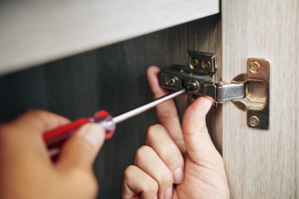 Cabinet Hinge Installation in Texarkana